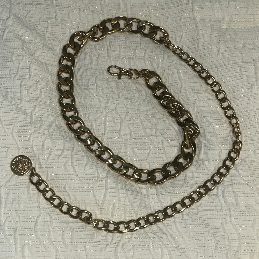 Vince Camuto Gold Tone Chunky Curb Link Belt Lion Crest Medallion Coin‎ Charm
